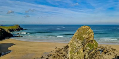 A breathtaking view of the tranquil beach in Cornwall, UK, showcasing natural beauty and serenity.